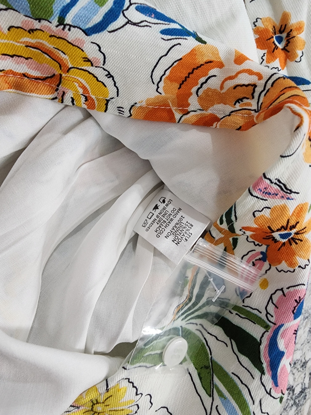 Cute Floral "Dahlia" Summer Button-Front Romper Shorts One Piece Ladies Size L. - Picture 9 of 10